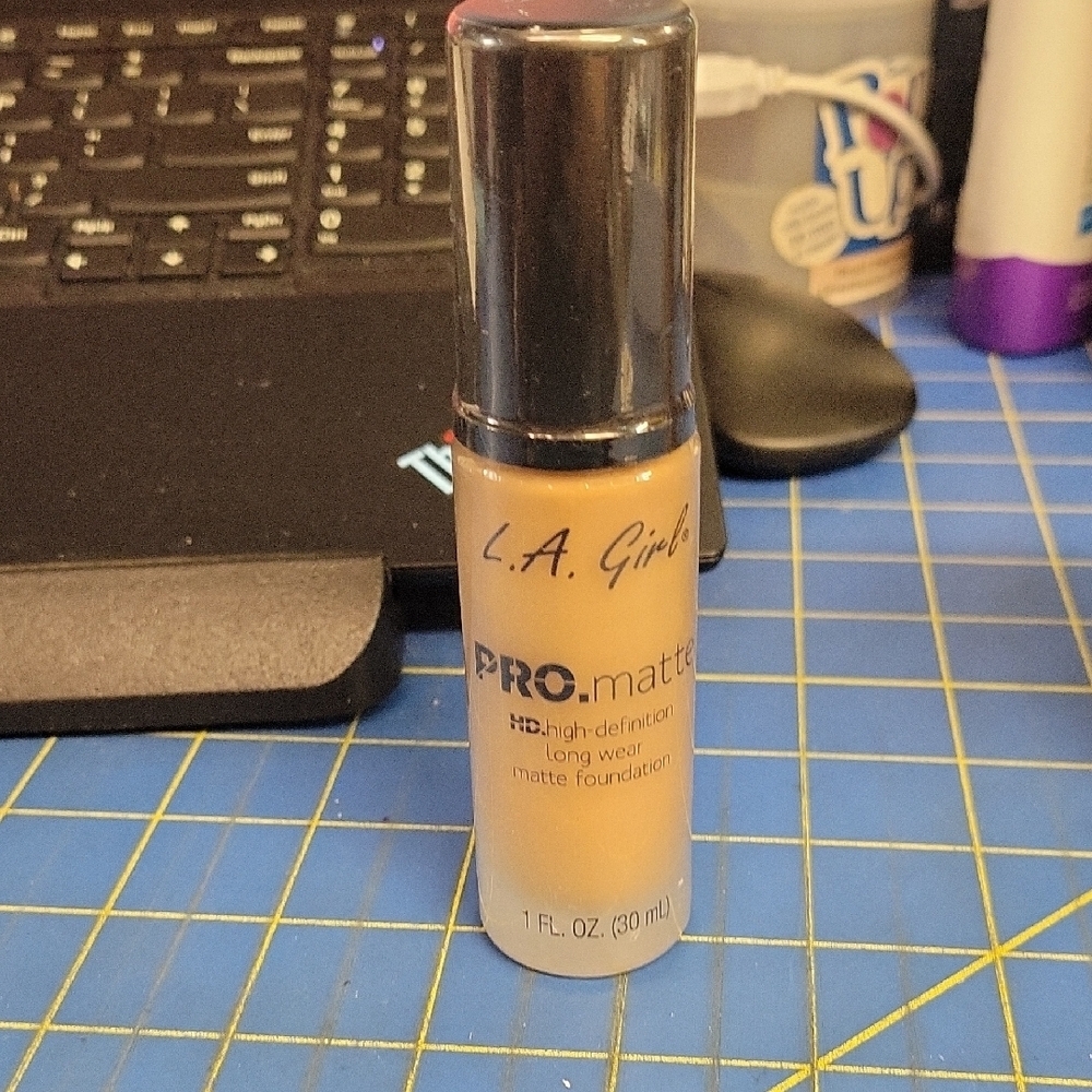 PRO.matte HD Long Wear Matte Foundation 30ml Caramel New Sealed